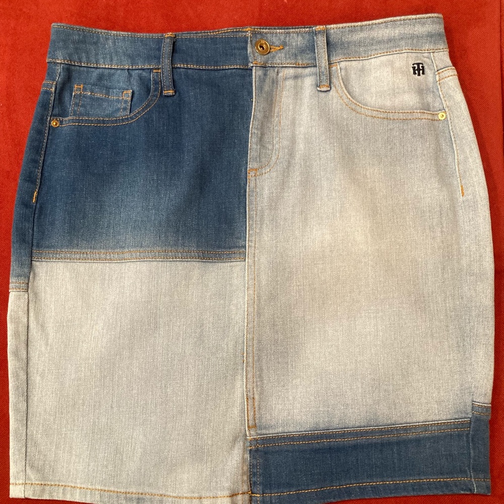 Tommy Hilfiger skirt ( New )